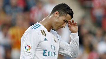 -FOTODELDIA- GRA266. GIRONA, 29/10/2017.- El delantero portugu&eacute;s del Real Madrid Cristiano Ronaldo durante el partido ante el Girona correspondiente a la d&eacute;cima jornada de LaLiga Santander disputado hoy en el estadio de Montilivi. EFE/Andreu Dalmau