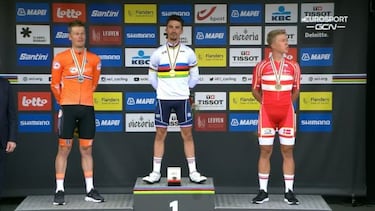 Alaphilippe repite oro mundial con una exhibición al ataque