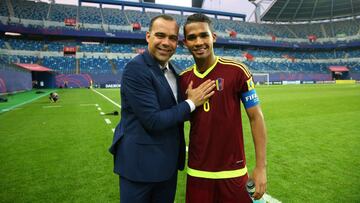 DAEJEON, SOUTH KOREA - MAY 30:  Rafael Dudamel the coach of Venezuela and Yangel Herrera the match winning goalscorer celebrate after the FIFA U-20 World Cup Korea Republic 2017  Round of 16 match between Venezuela and Japan at Daejeon World Cup Stadium on May 30, 2017 in Daejeon, South Korea.  (Photo by Alex Livesey - FIFA/FIFA via Getty Images)