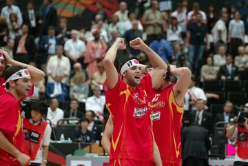 En el Mundial celebrado en Japón en 2006, Felipe consiguió su primer oro con la absoluta. En la final se enfrentó a la selección de Grecia y consiguió vencerla con un abultado resultado (47-70). 