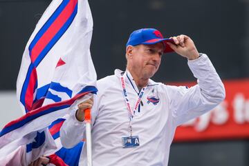 El exquarterback de los Bills tuvo cáncer de boca en dos ocasiones. La primera vez que se lo diagnosticaron fue en 2013 cuando acudió a una operación inmediatamente. Para 2018 el cáncer volvió por lo que tuvo que pasar por el quirófano nuevamente. 