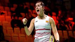 LAC03 MUELHEIM AN DER RUHR (ALEMANIA) 01/03/2017.- La espa&ntilde;ola Carolina Mar&iacute;n reacciona tras vencer a la danesa Line Kjaersfeldt en su partido de primera ronda del Abierto de Alemania celebrado en Mulheim an der Ruhr (Alemania) hoy, 1 de marzo de 2017. EFE/Sascha Steinbach