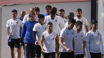 La actual plantilla del Valencia durante un entrenamiento.