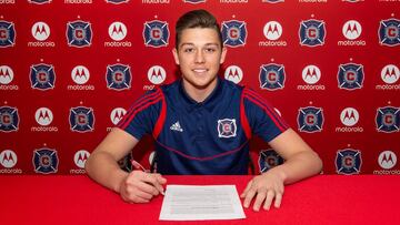 El joven de 17 años de edad fue titular en un juego oficial de la MLS con Chicago Fire FC.