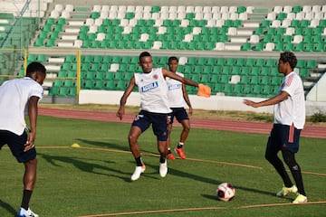 La Tricolor definió los últimos detalles antes del encuentro con la Selección Boliviana por las Eliminatorias. El partido se llevará a cabo el jueves 2 de septiembre en el Estadio Olímpico Hernando Siles. En rueda de prensa, el técnico Reinaldo Rueda afirmó que, "hemos estado analizando las características de los goles que ha recibido y los que ha marcado el equipo de Farías" 