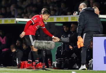 Alexis shakes hands with Mourinho after he is taken off.