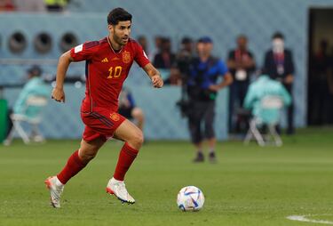 Fue una habitual de las categorías inferiores de la selección y debutó con la absoluta en 2016 ante Liechtestein. Fue convocado para el Mundial de Rusia 2018 y en 2022 participó en el Mundial de Qatar.