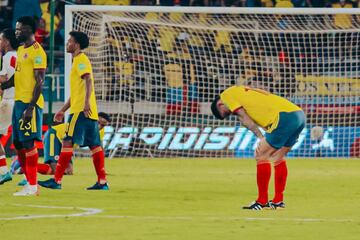 La Selección Colombia perdió 0-1 con la Selección Perú en Barranquilla por la decimoquinta jornada de las Eliminatorias Sudamericanas.