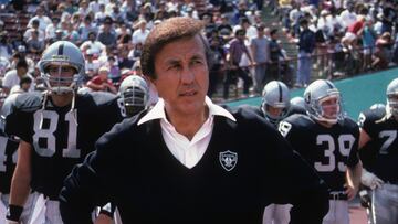 Tom Flores se convierte en el primer head coach latino que ser&aacute; entronizado en el Sal&oacute;n de la Fama; termin&oacute; su carrera con r&eacute;cord de 105-90.