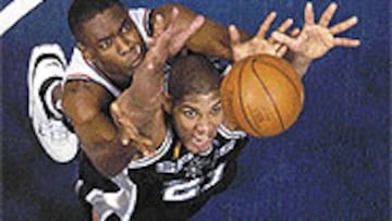 <b>SIN CARISMA.</B> La audiencia no se rinde al gran juego de Tim Duncan.