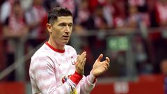 Robert Lewandowski durante el calentamiento previo al partido entre Polonia y Bélgica de la Liga de las Naciones.