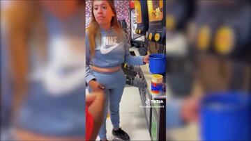 Mujer lleva olla a una tienda y la llena de café, ya la llaman ‘Lady Oxxo’