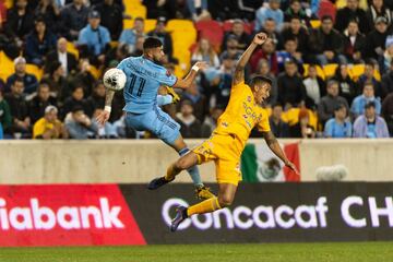 El mismo día que la NBA suspendió su temporada, Tigres jugó un partido de Concacaf Liga de Campeones en Nueva York, frente al New York City FC. Los rumores que apuntaban a una suspensión de los partidos del día posterior, incluido el LAFC vs Cruz Azul a disputarse en Los Ángeles, crecieron durante la noche. En medio de la incertidumbre, la Liga MX anunció a través de un comunicado de prensa la implementación de un nuevo protocolo para cuidar la integridad de futbolistas y cuerpos técnicos: suspensión del saludo de mano durnate el inicio de los partidos, uso de desinfectantes en estadios y centros de entrenamiento y uso de cubrebocas en caso de cuadros gripales.
