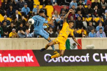 El mismo día que la NBA suspendió su temporada, Tigres jugó un partido de Concacaf Liga de Campeones en Nueva York, frente al New York City FC. Los rumores que apuntaban a una suspensión de los partidos del día posterior, incluido el LAFC vs Cruz Azul a disputarse en Los Ángeles, crecieron durante la noche. En medio de la incertidumbre, la Liga MX anunció a través de un comunicado de prensa la implementación de un nuevo protocolo para cuidar la integridad de futbolistas y cuerpos técnicos: suspensión del saludo de mano durnate el inicio de los partidos, uso de desinfectantes en estadios y centros de entrenamiento y uso de cubrebocas en caso de cuadros gripales. 