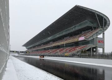 Montmeló despertó nevado en el tercer día de test de F1