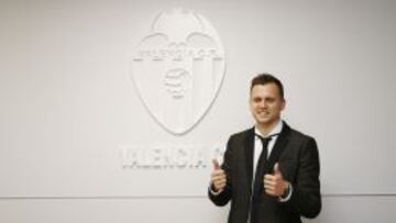 Cheryshev ya es nuevo jugador del Valencia.