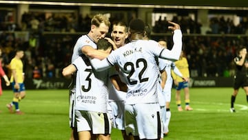 El Ceuta celebra el empate.