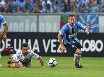 Debutó con 19 años como profesional en 2015 en las filas del Gremio de Porto Alegre. Con el tiempo se volvió pieza fundamental en el centro del campo del primer equipo. En mayo de 2017 marcó su primer gol al Fluminense en la Copa de Brasil. Fue clave en la victoria en la final de la Copa Libertadores 2017 ante el Lanús, donde fue MVP del partido. 