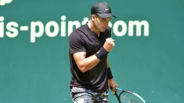 Coric celebra su triunfo en Halle sobre Jaume Munar.