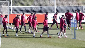 El Atlético se entrenó siete horas después de aterrizar