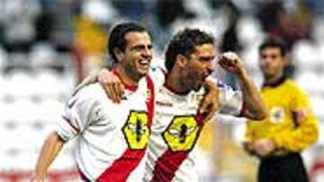 <b>PREJA LETAL</B>. Biagini y Bolo festejan el segundo tanto del Rayo. Ambos participaron en los dos goles.