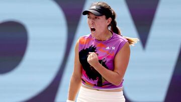 ZAPOPAN, MEXICO - OCTOBER 20: Jessica Pegula of the United States celebrates match point against Bianca Andreescu of Canada on day four of WTA Guadalajara Open Akron 2022, part of the Hologic WTA Tour, at Centro Panamericano de Tenis on October 20, 2022 in Zapopan, Mexico. (Photo by Matthew Stockman/Getty Images)