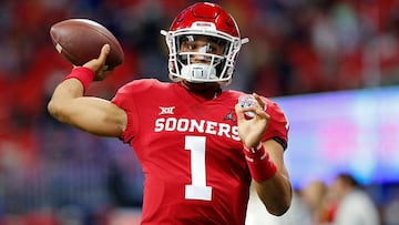 El mariscal de campo egresado de Oklahoma termin&oacute; segundo en la votaci&oacute;n por el Trofeo Heisman, detr&aacute;s de Joe Burrow.