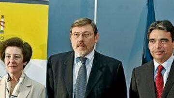 <b>NUEVO ORGANIGRAMA.</b> Lissavetzky, escoltado por Molina y Soler.