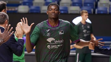 La nueva normativa de la FIBA establece que todos los nacionalizados después de los 16, deberán esperar a los 23 para jugar con su nuevo país.