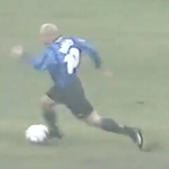 Cuando Ronaldo hacía lo que quería: una de sus mejores jugadas con Simeone de 'killer'