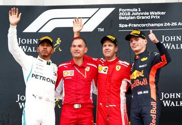 Sebastian Vettel, Lewis Hamilton y Max Verstappen en el podio del Gran Premio de Bélgica. 