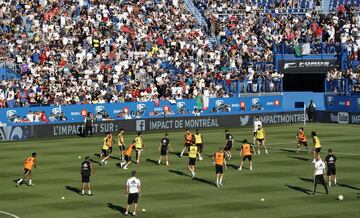 Multitudinario entrenamiento del Real Madrid a puerta abierta