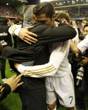 Los jugadores del Real Madrid y Mourinho celebran el titulo de Campeones de Liga 2012