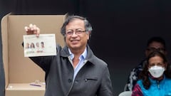 Gustavo Petro shows his vote during the second round of the elections in Colombia, in Bogota, june 19, 2022. (Photo by Robert Bonet/NurPhoto via Getty Images)