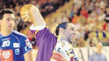 <b>INTENSO. </b>El Valladolid fue por delante hasta los minutos finales.