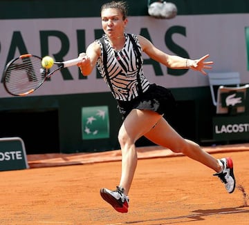 Simona Halep gallops like a zebra to return the wide passing shot from Naomi Osaka.