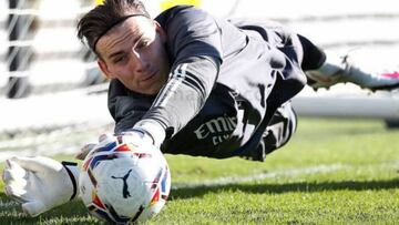 Andryi Lunin, en un entrenamiento con el Real Madrid.