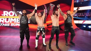 Buddy Murphy y Seth Rollins festejan juntio con AOP (Akam y Rezar)