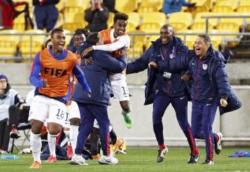 Los jugadores de la selección sub-20 de EEUU celebran su victoria frente a Colombia.