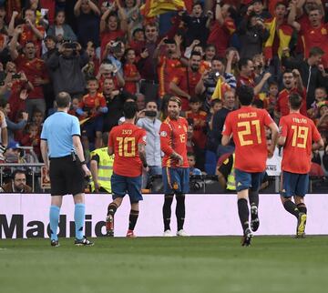 1-0. Sergio Ramos celebr¨® el primer gol que marc¨® de penalti.