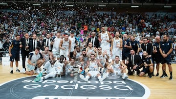 Los jugadores del Real Madrid celebran la conquista de la Supercopa 2023 en Murcia.