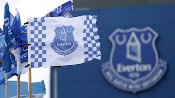 LIVERPOOL, ENGLAND - SEPTEMBER 18: An Everton flag is seen outside the stadium prior to the Premier League match between Everton FC and West Ham United at Goodison Park on September 18, 2022 in Liverpool, England. (Photo by Alex Livesey/Getty Images)