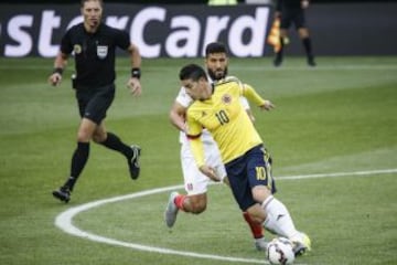 Pékerman y los protagonistas de Colombia-Perú en primer plano