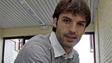 Fernando Morientes, delantero del Valencia, ha asegurado hoy que el club y sus aficionados tienen "asumido" que David Villa y David Silva van a ser dos de los futbolistas "que más portadas van a acaparar" durante el próximo verano.