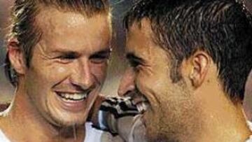 <b>INTEGRACIÓN TOTAL</B>. La sonrisa de Beckham le delata. Está feliz en el Real Madrid y su complicidad con Raúl va en aumento.