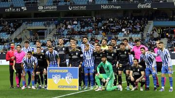 Los jugadores de Málaga y Ponferradina posaron juntos antes del encuentro.
