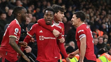 Manchester United's Swedish striker Anthony Elanga (C) celebrates with teammates after scoring his team fourth goal during the English Premier League football match between Leeds United and Manchester United at Elland Road in Leeds, northern England