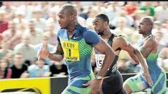 <b>VOLÓ DE NUEVO. </b>El jamaicano Powell venciendo ayer en la Weltklasse de Zúrich, con récord mundial de 100 metros igualado.