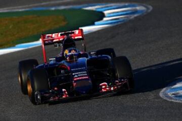 Carlos Sainz Jr, a bordo del Toro Rosso STR10 que conducirá en la temporada de su debut en la F1.