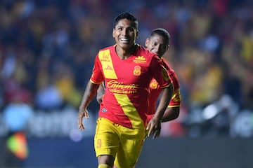 Liga MX (2016-2018): Monarcas Morelia.

El peruano maravilló a todos en México y se consagró bicampeón de goleo, sin embargo, la MLS tocó la puerta y no dudó en marcharse. Actualmente, tiene a los Sounders en playoffs siendo pieza clave del equipo.